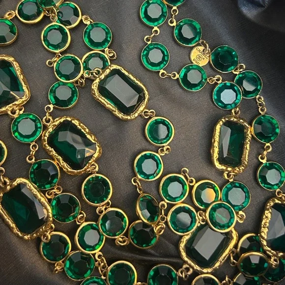 Vintage CHANEL Gripoix Glass Emerald Crystal Chicklet Sautoir Statement Necklace - Picture 5 of 16